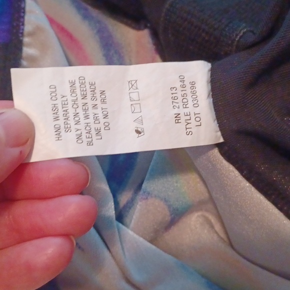 🍓Vibrant Floral Swimsuit - Picture 5 of 10